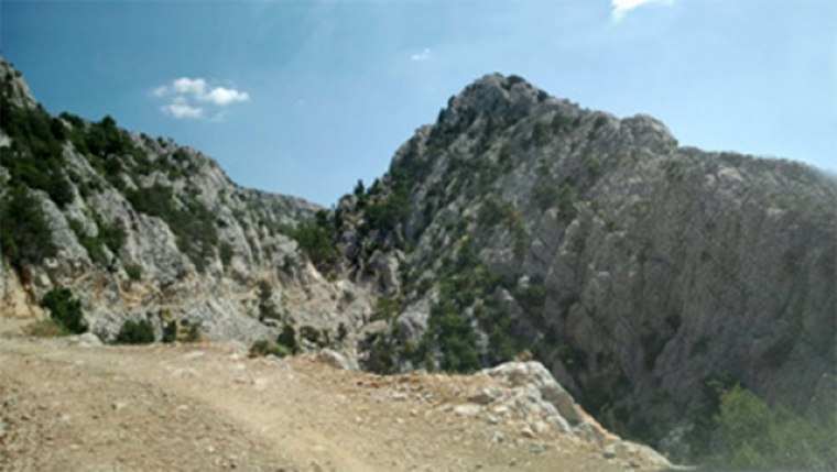 10. D-687 Yolu

